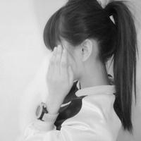 侧面黑白伤感人物带字头像图片