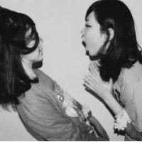 侧面黑白伤感人物带字头像图片