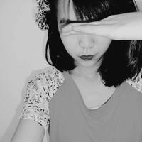 侧面黑白伤感人物带字头像图片