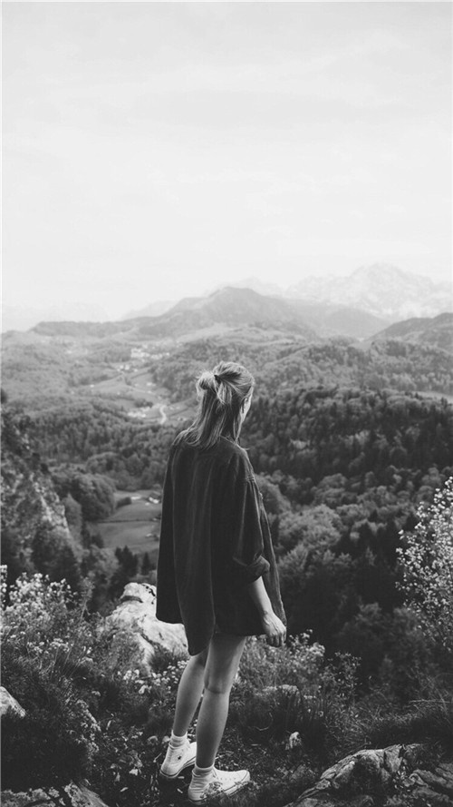 治愈系欧美女生背影黑白个性壁纸图片