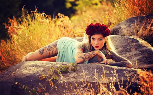 霸气潮流的欧美女生纹身壁纸