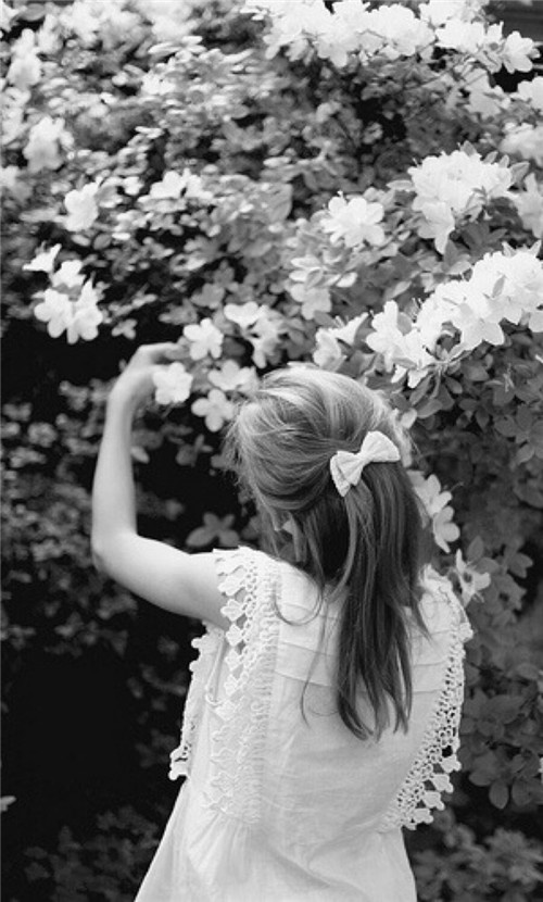 欧美黑白女生背影意境唯美手机壁纸