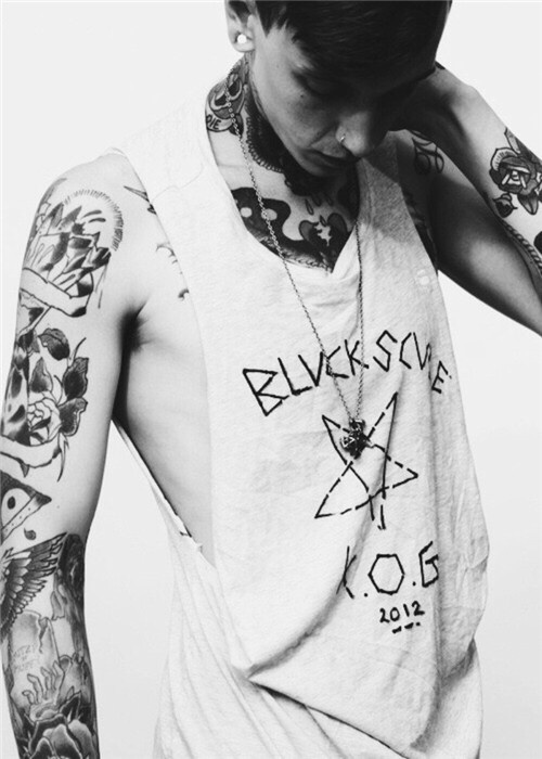 超霸气的欧美男生纹身手机壁纸