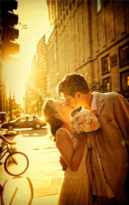 唯美梦幻欧美情侣拥吻甜蜜意境壁纸