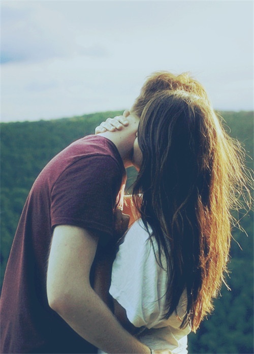 唯美梦幻欧美情侣拥吻甜蜜意境壁纸