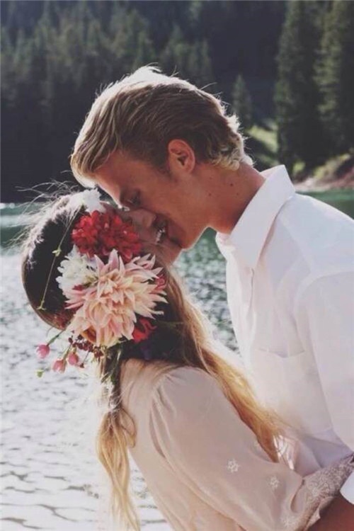 唯美梦幻欧美情侣拥吻甜蜜意境壁纸