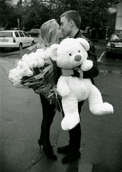 唯美梦幻欧美情侣拥吻甜蜜意境壁纸