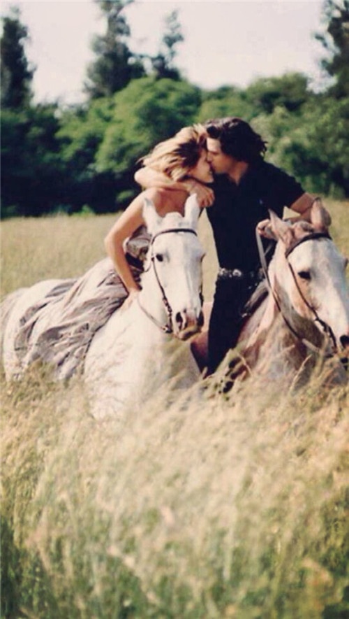 手机欧美情侣甜蜜小清新壁纸图片