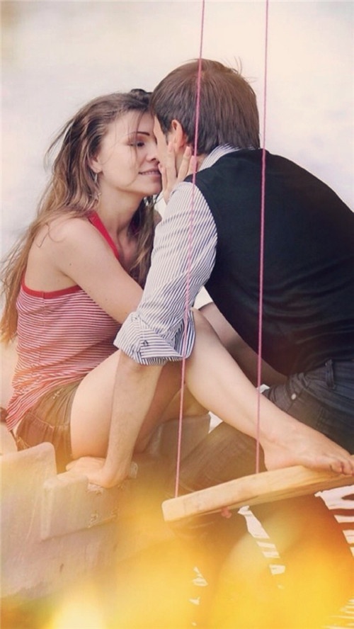 手机欧美情侣甜蜜小清新壁纸图片