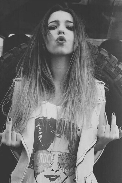酷酷的欧美霸气女生壁纸黑白图片