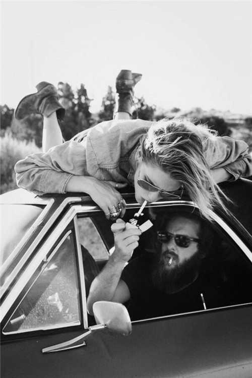 酷酷的欧美霸气女生壁纸黑白图片