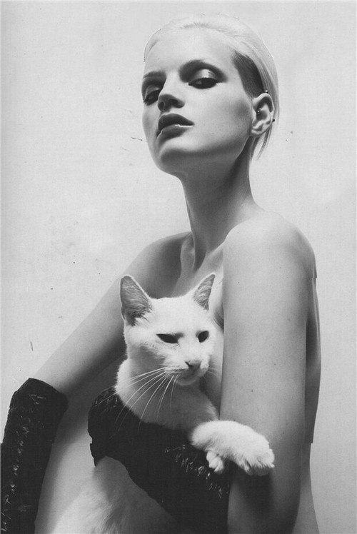 欧美黑白女生个性空间素材皮肤大图