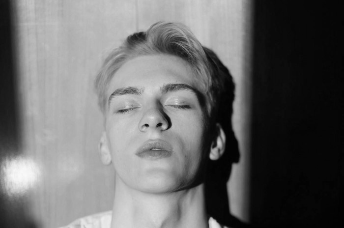 非主流伤感欧美男生壁纸黑白图片