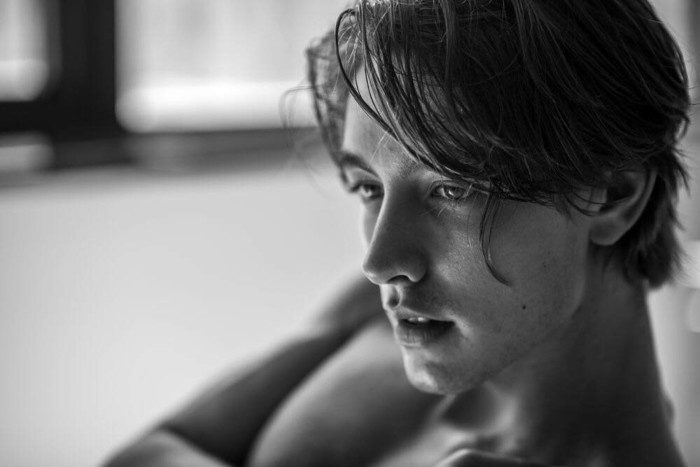 非主流伤感欧美男生壁纸黑白图片