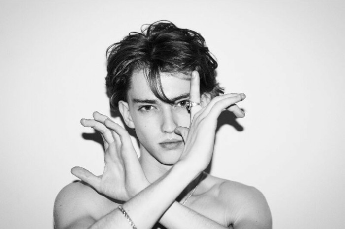 非主流伤感欧美男生壁纸黑白图片