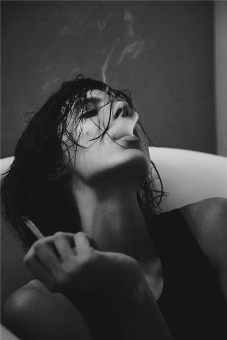 欧美黑白性感美女妖娆写真手机壁纸