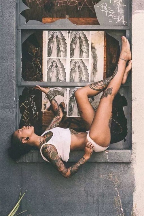 欧美女生纹身霸气个性写真壁纸