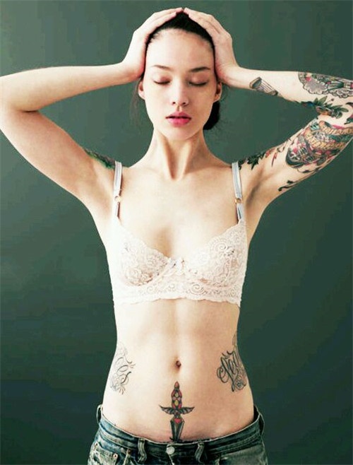欧美女生纹身霸气个性写真壁纸