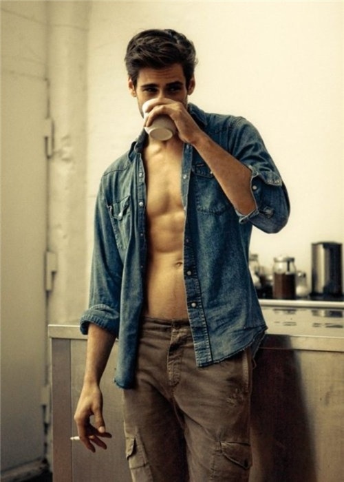 高冷型欧美帅哥肌肉性感写真图片