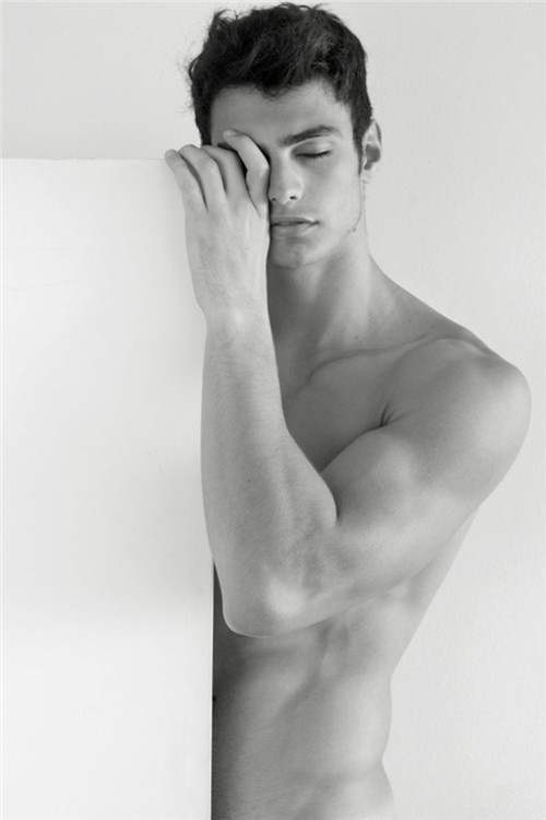 高冷型欧美帅哥肌肉性感写真图片