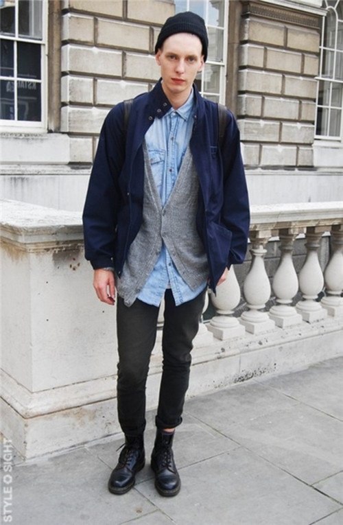 欧美风男生衣服潮流搭配街拍图片