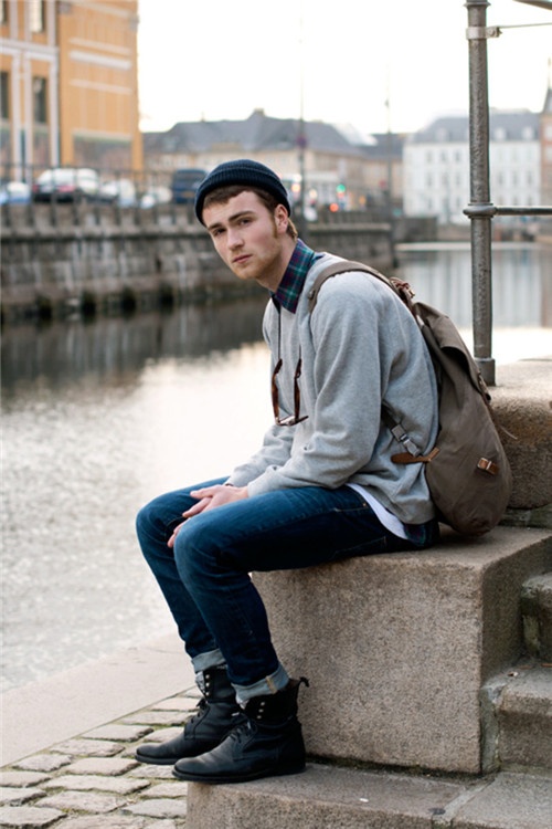 欧美风男生衣服潮流搭配街拍图片