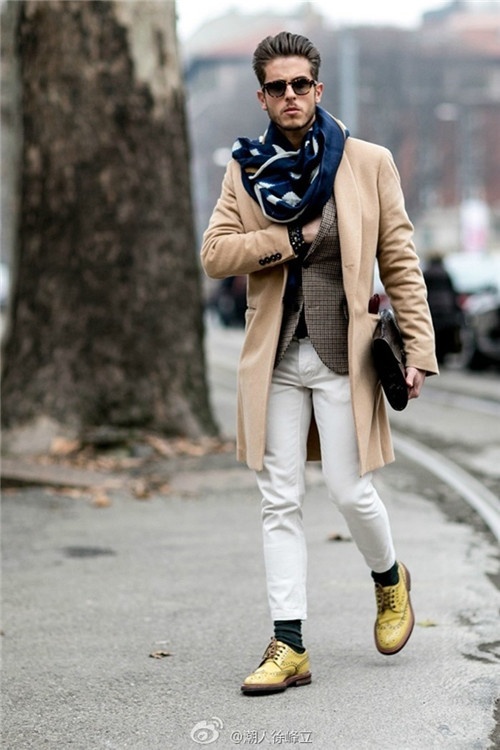 欧美风男生衣服潮流搭配街拍图片