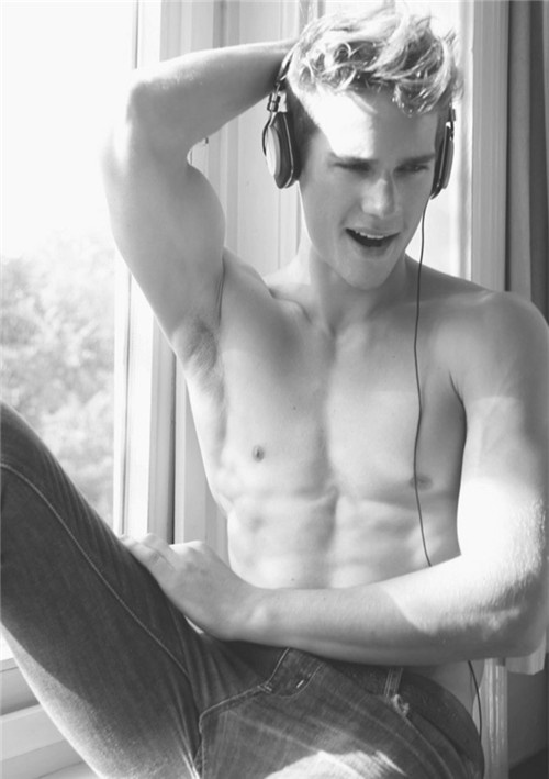 疗愈系欧美黑白男生帅气个性图片