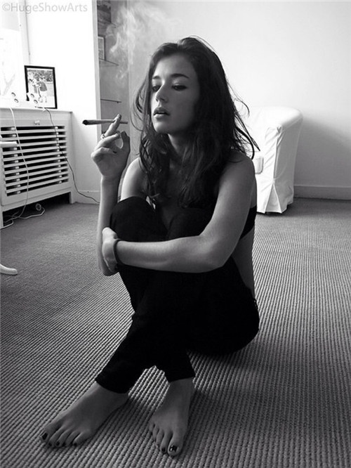 疗愈系伤感美女黑白欧美精选壁纸