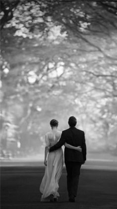 欧美情侣黑白浪漫个性手机壁纸