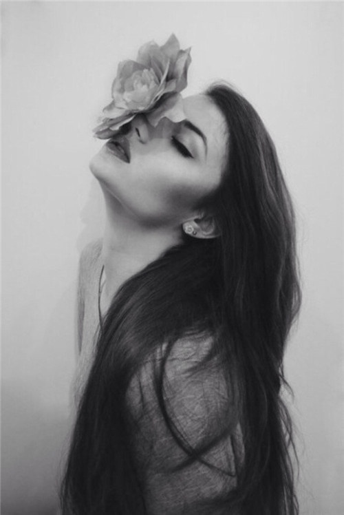 欧美女生个性手机壁纸黑白图片