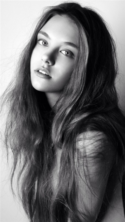 非主流欧美黑白美女个性壁纸