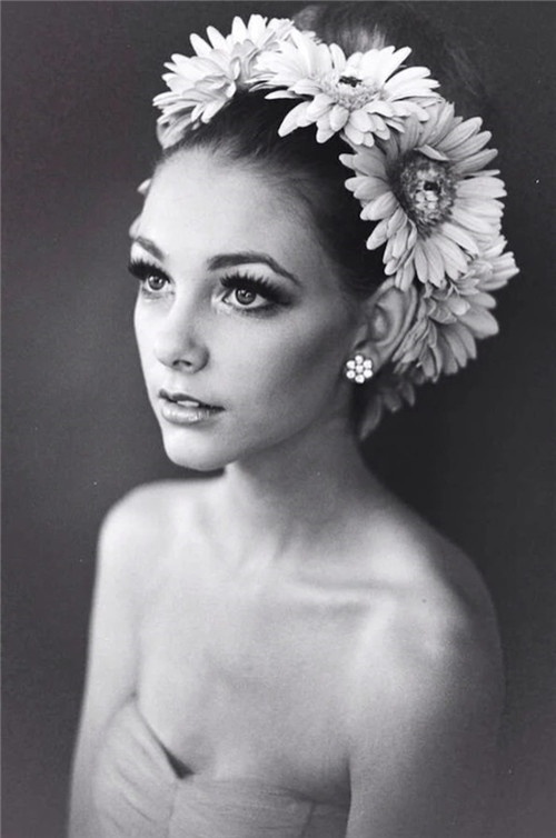 非主流欧美黑白美女个性壁纸