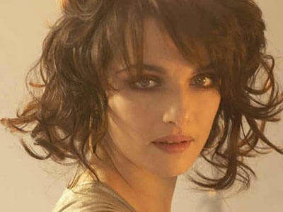 帅气潮流欧美女生短发卷发发型图片