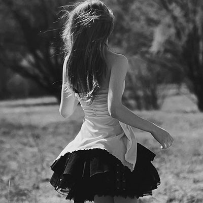 欧美风黑白图片背影头像精选