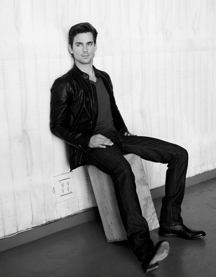 欧美男明星马特波莫西服帅气黑白照