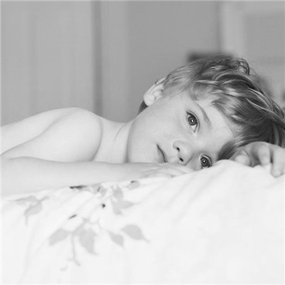 可爱呆萌欧美小孩黑白头像