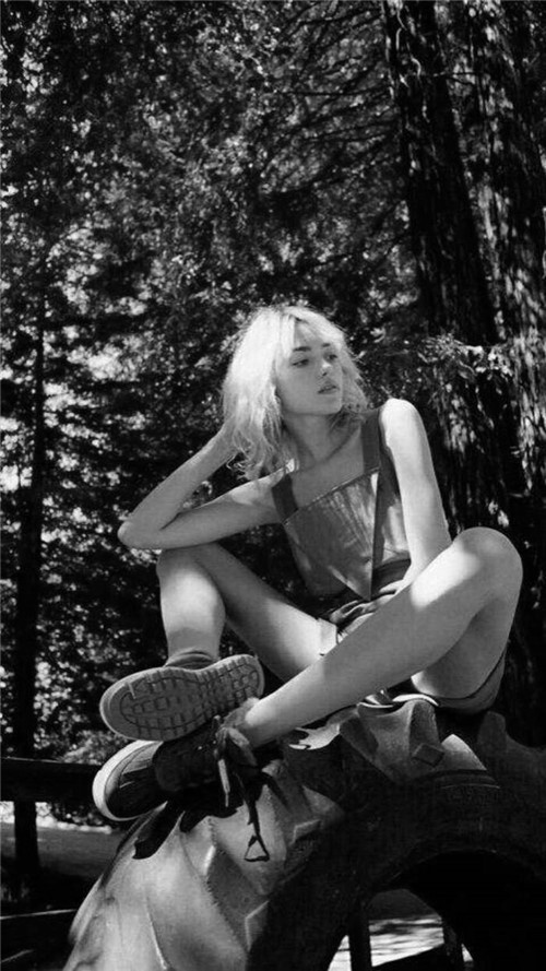 手机黑白欧美女生个性壁纸图片