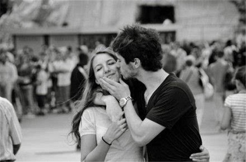 情侣性感黑白欧美甜蜜意境大图