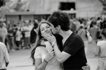 情侣性感黑白欧美甜蜜意境大图