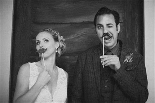 情侣性感黑白欧美甜蜜意境大图