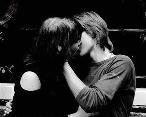 情侣性感黑白欧美甜蜜意境大图