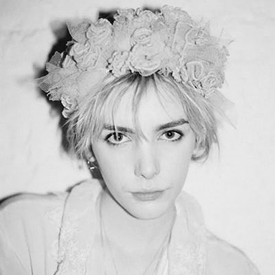 洒脱欧美短发女生个性黑白照