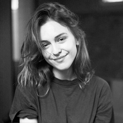 洒脱欧美短发女生个性黑白照