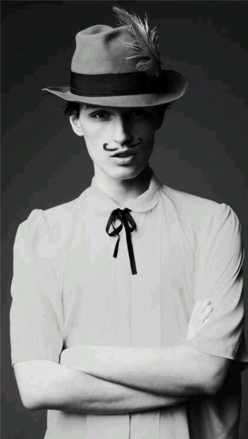 悲伤欧美男生个性壁纸黑白素材