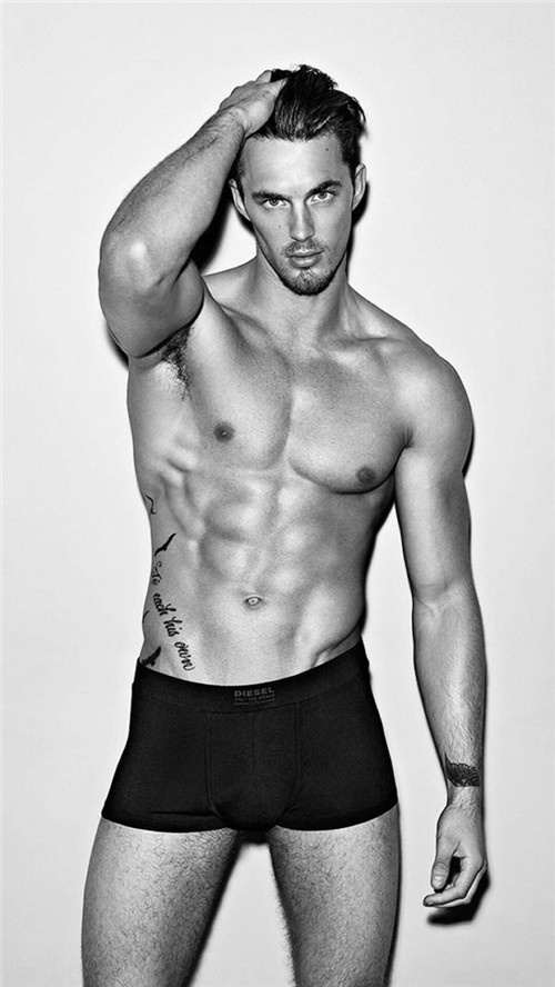 欧美肌肉男生黑白迷人性感手机壁纸
