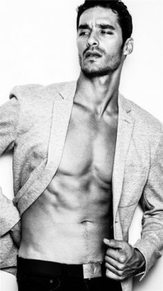 欧美肌肉男生黑白迷人性感手机壁纸