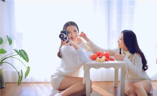 时尚个性女装闺蜜图片素材