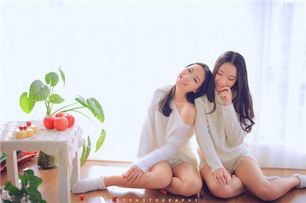 时尚个性女装闺蜜图片素材