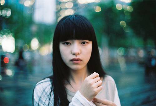 真实伤感意境女生图片大全_陈旧的回忆